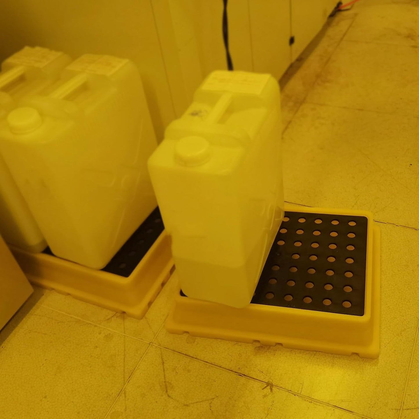 2 Drum Containment Spill Pallet, Polyethylene Low Profile Paint Bucket Tray, Industrial Garage Storage Detachable Shipping Leakproof Platform (Color : Yellow-5 Pack, Size : 20.9"x16.1"x4.7"